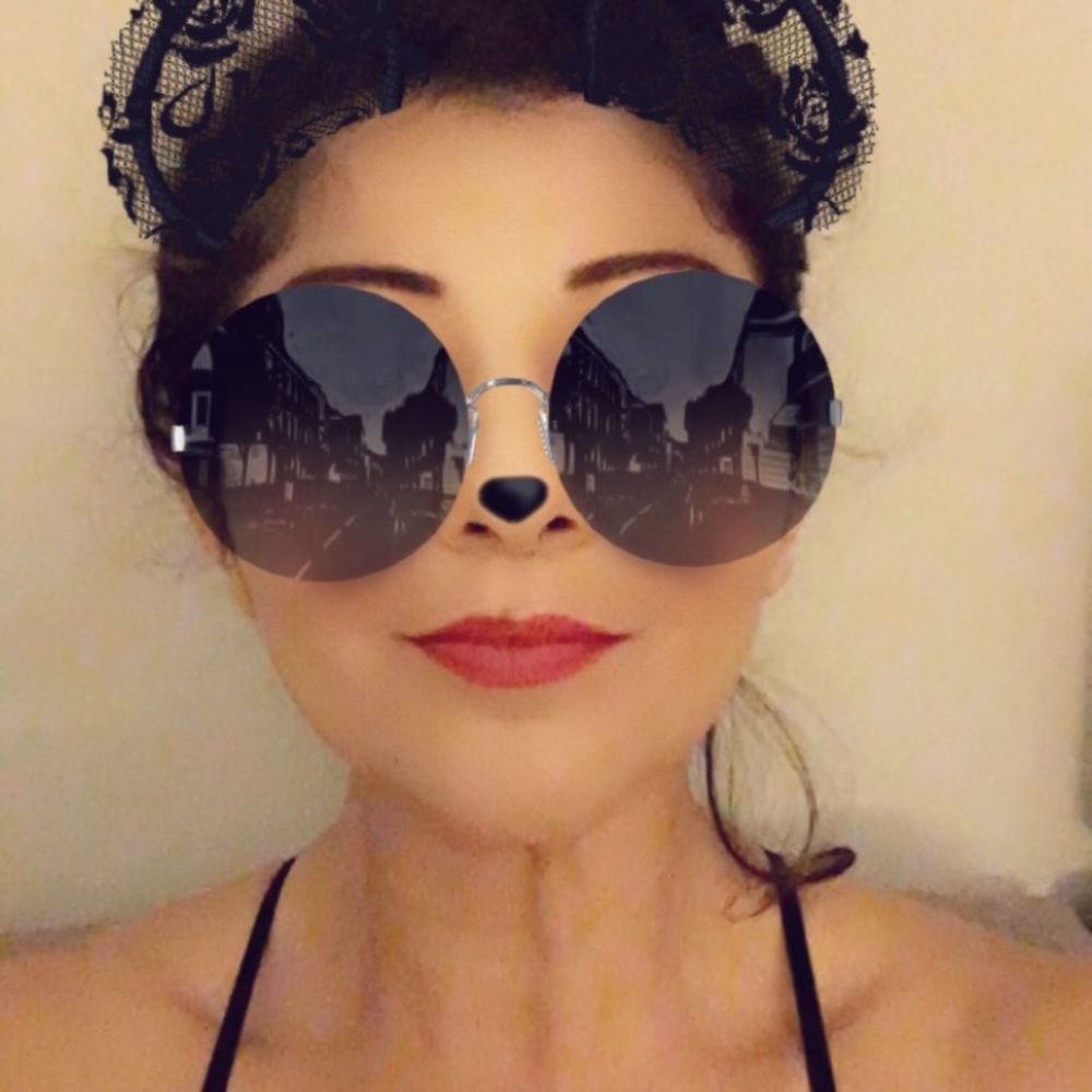Meet your Posher, Adriana